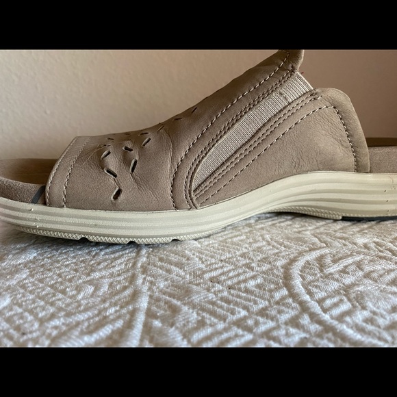 Lafies Casual Slip On - Picture 3 of 5